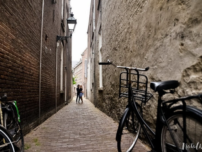 Love story, Голландия, Старый Город, молодая пара, лав стори,, велосипед, велик, узкая улица